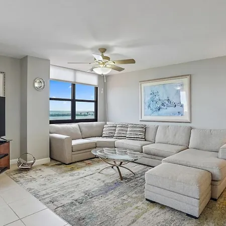 Penthouse Paradise With Amazing Views 2Bd, 2Ba